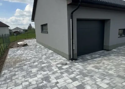 Dlažba a příjezdová cesta Praha-Dubeč